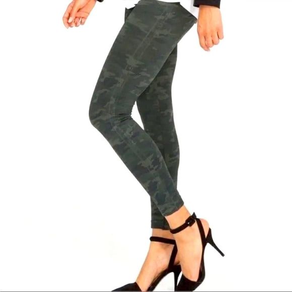 SPANX Pants - SPANX LOOK at Me Now Seamless Green Camo Leggings Size large